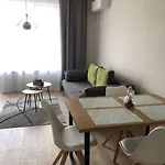 *hot* Main Square Brand New Luxury Appartement