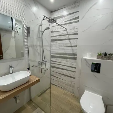 *hot* Main Square Brand New Luxury *