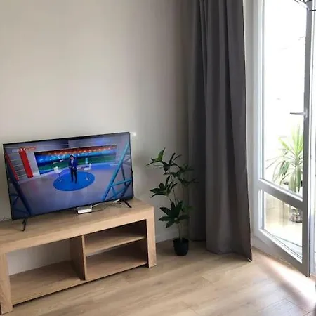 *hot* Main Square Brand New Luxury Apartmán *