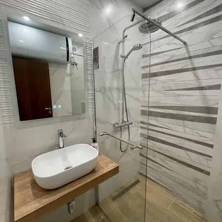 *hot* Main Square Brand New Luxury Apartmán