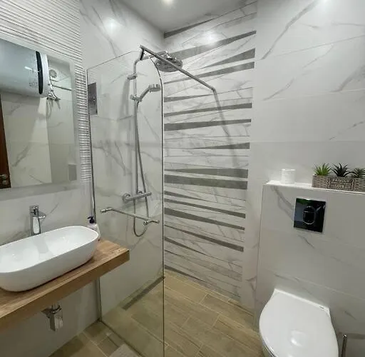 *hot* Main Square Brand New Luxury *