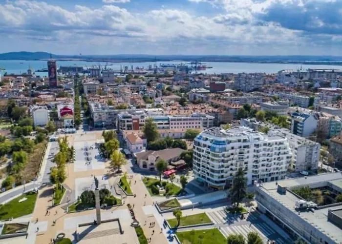 *hot* Main Square Brand New Luxury